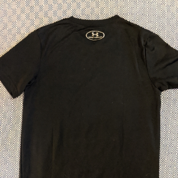 Youth medium Under Armour patriotic top - Picture 2 of 4